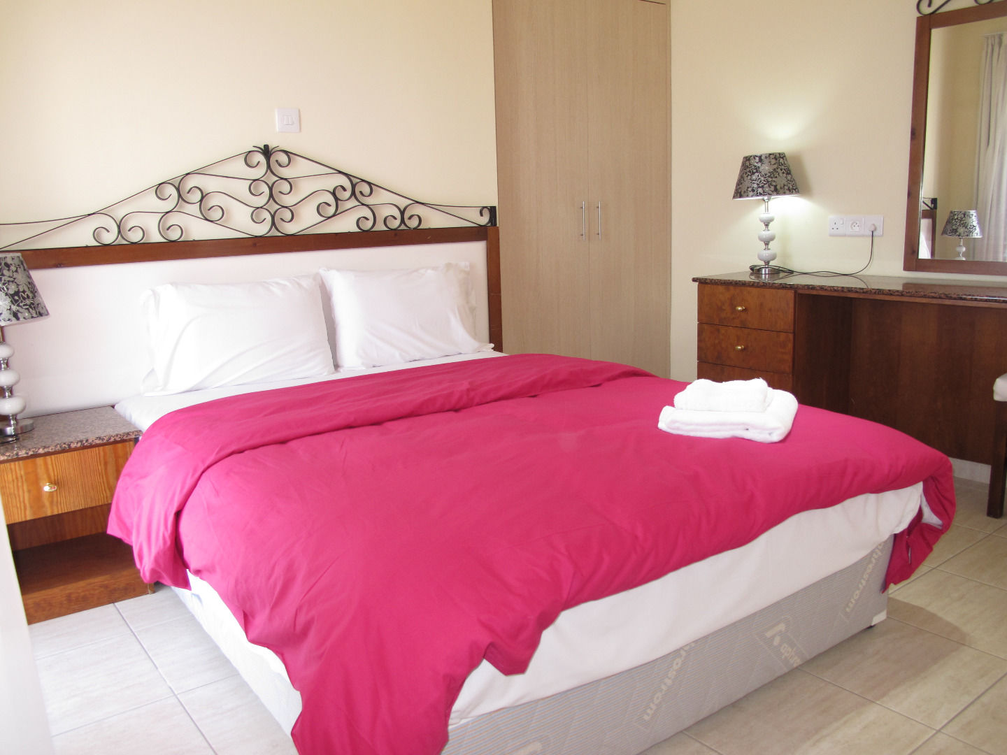 Mackenzie Beach Hotel Larnaca Phòng bức ảnh