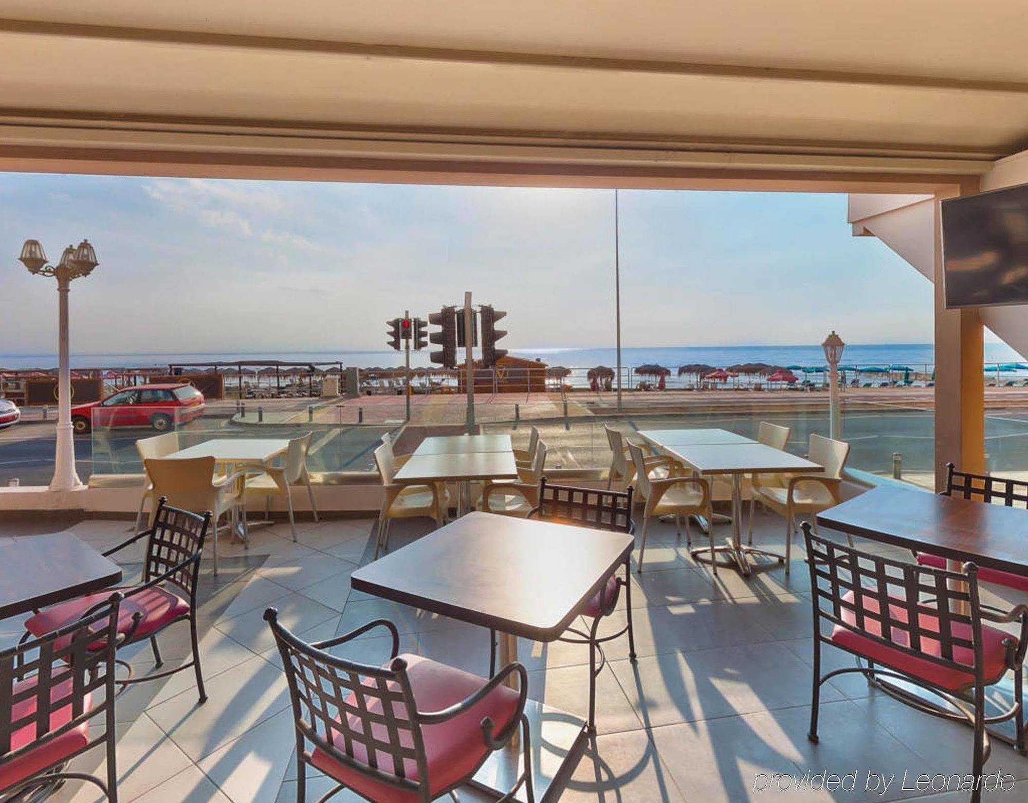 Mackenzie Beach Hotel Larnaca Ngoại thất bức ảnh