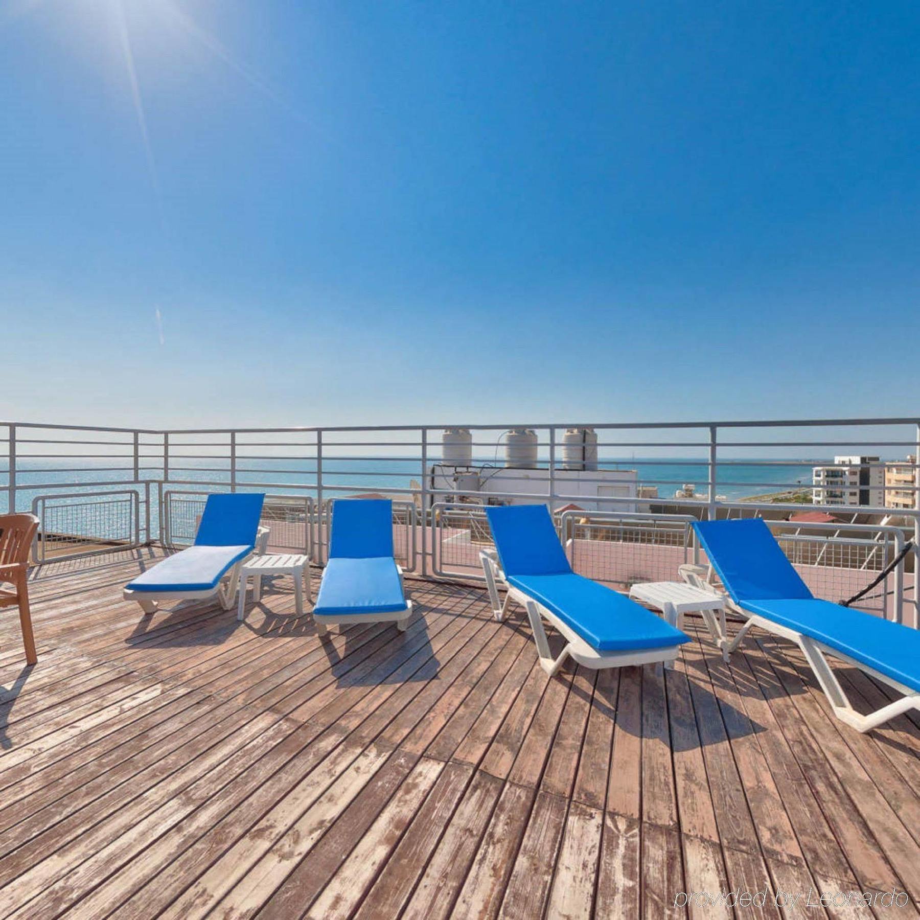 Mackenzie Beach Hotel Larnaca Ngoại thất bức ảnh