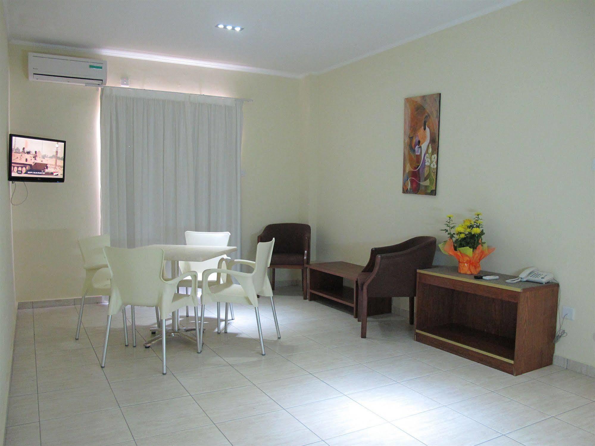 Mackenzie Beach Hotel Larnaca Phòng bức ảnh