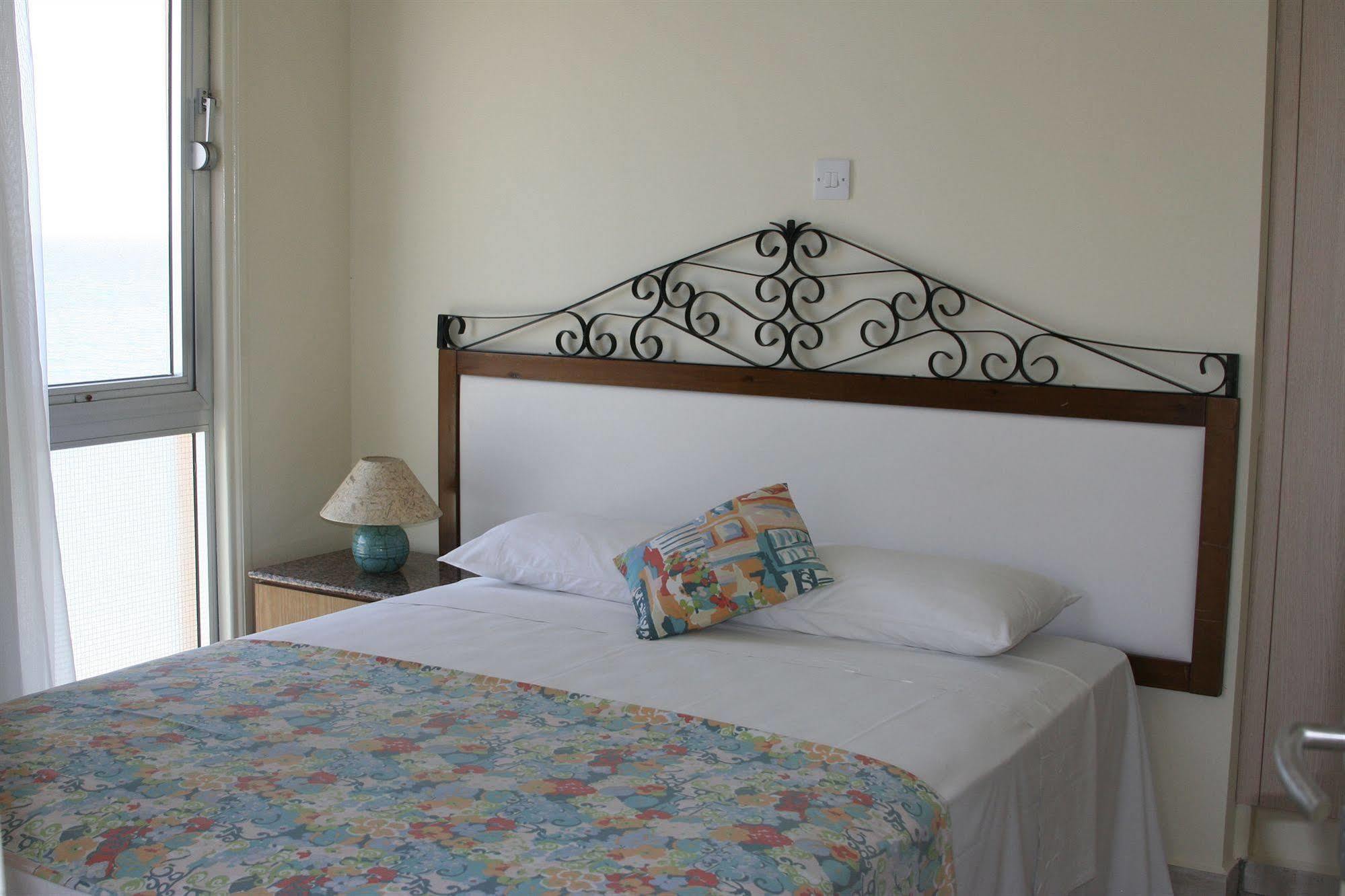 Mackenzie Beach Hotel Larnaca Ngoại thất bức ảnh