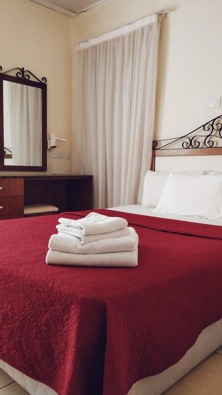 Mackenzie Beach Hotel Larnaca Ngoại thất bức ảnh