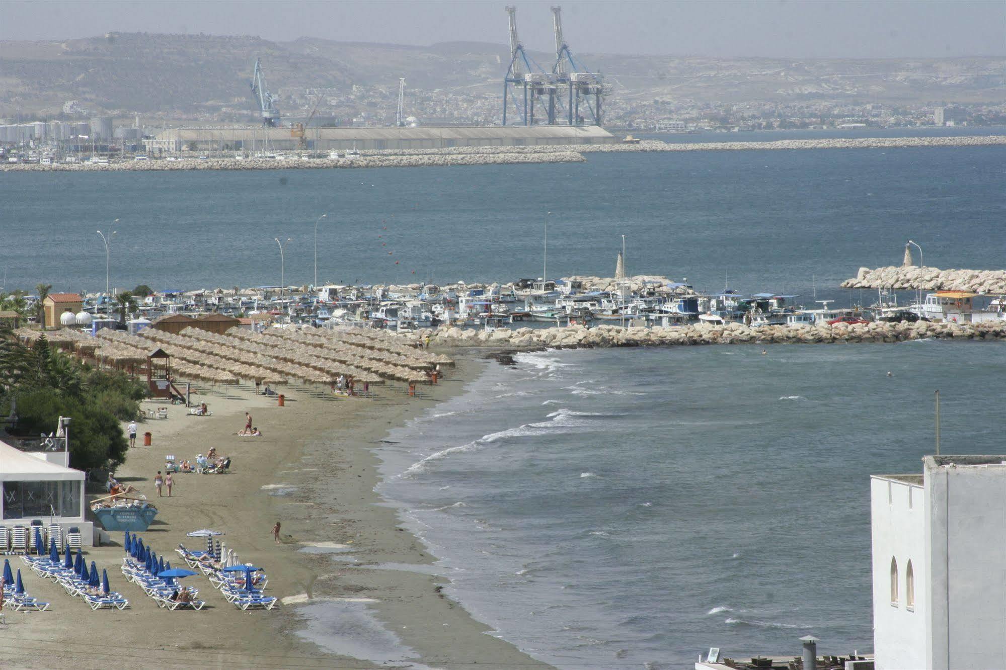 Mackenzie Beach Hotel Larnaca Ngoại thất bức ảnh