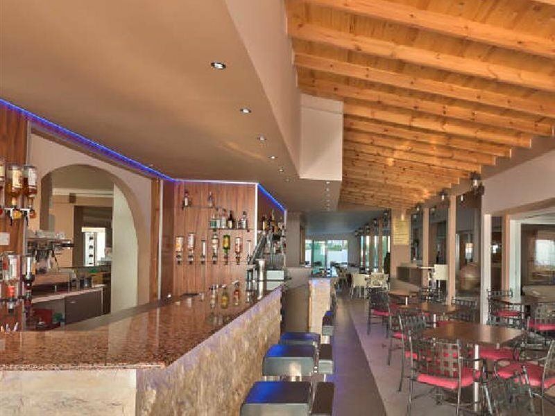 Mackenzie Beach Hotel Larnaca Ngoại thất bức ảnh