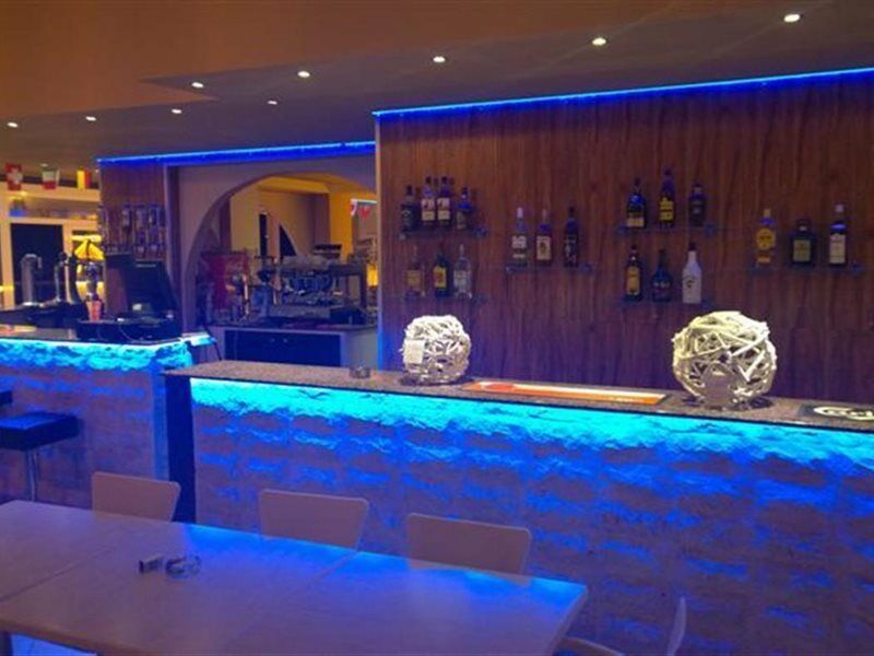 Mackenzie Beach Hotel Larnaca Ngoại thất bức ảnh