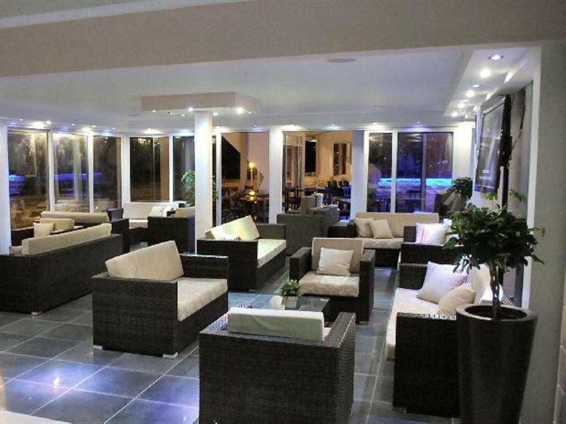 Mackenzie Beach Hotel Larnaca Ngoại thất bức ảnh