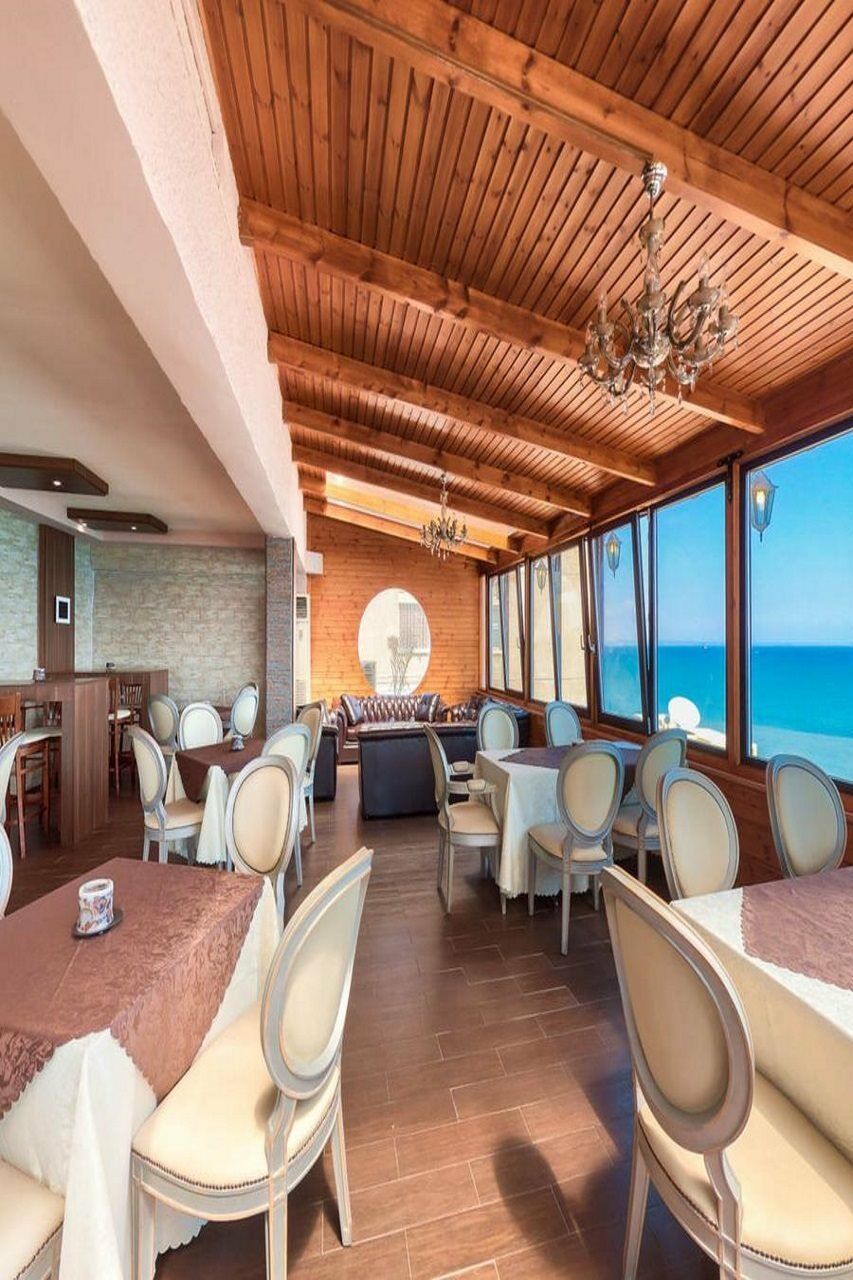Mackenzie Beach Hotel Larnaca Ngoại thất bức ảnh