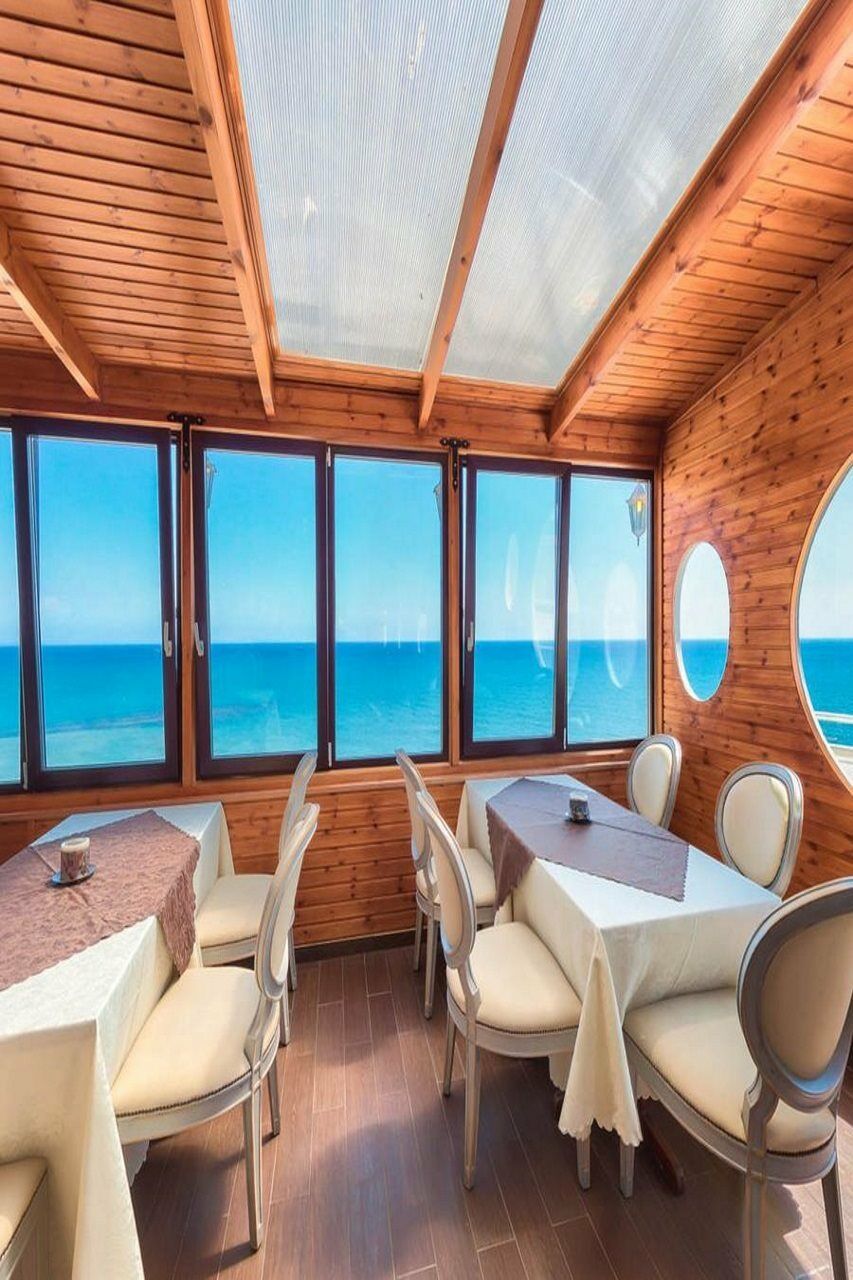 Mackenzie Beach Hotel Larnaca Ngoại thất bức ảnh