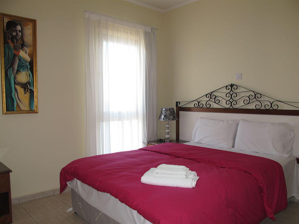 Mackenzie Beach Hotel Larnaca Phòng bức ảnh